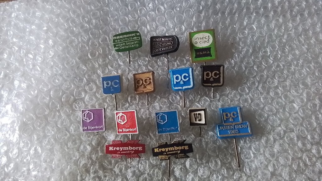 14 verschillende speldjes warenhuizen, Ophalen of Verzenden, Zo goed als nieuw, Overige onderwerpen