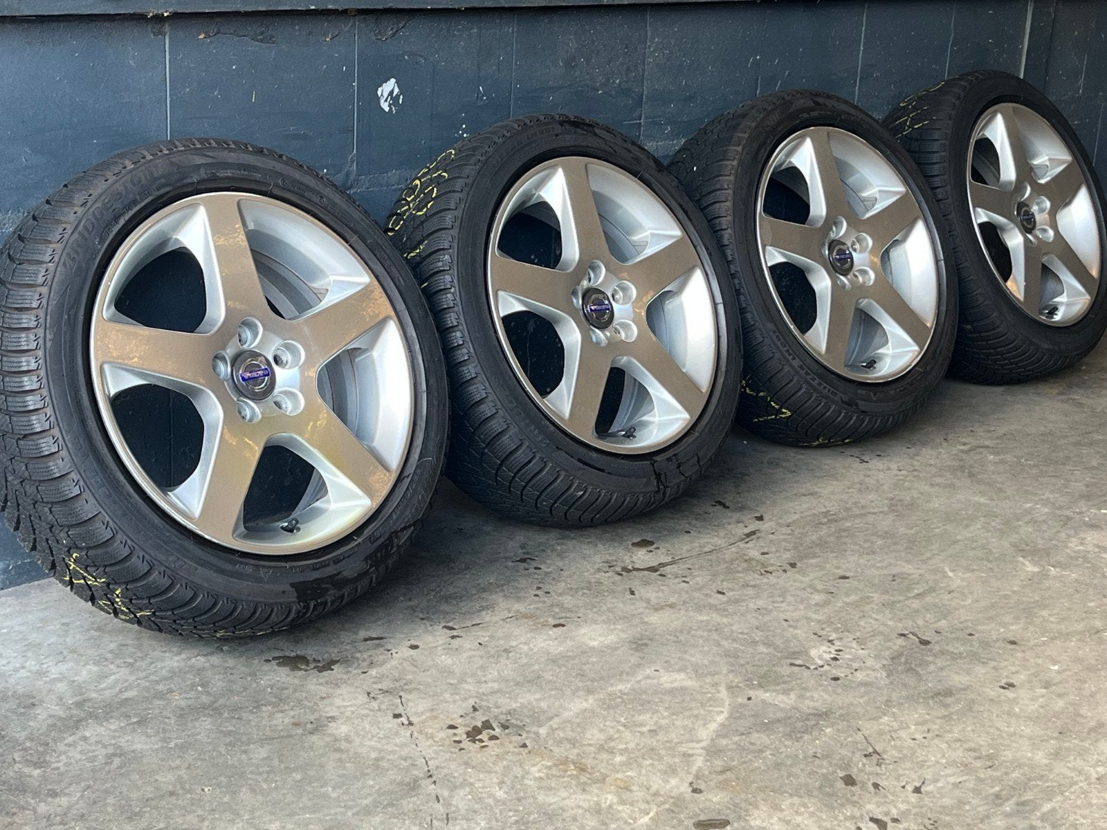 17" Originele Volvo V70 V60 S60 S80 Winterset Bridgestone, 4153RD, Gebruikt, Banden en Velgen, 17 inch