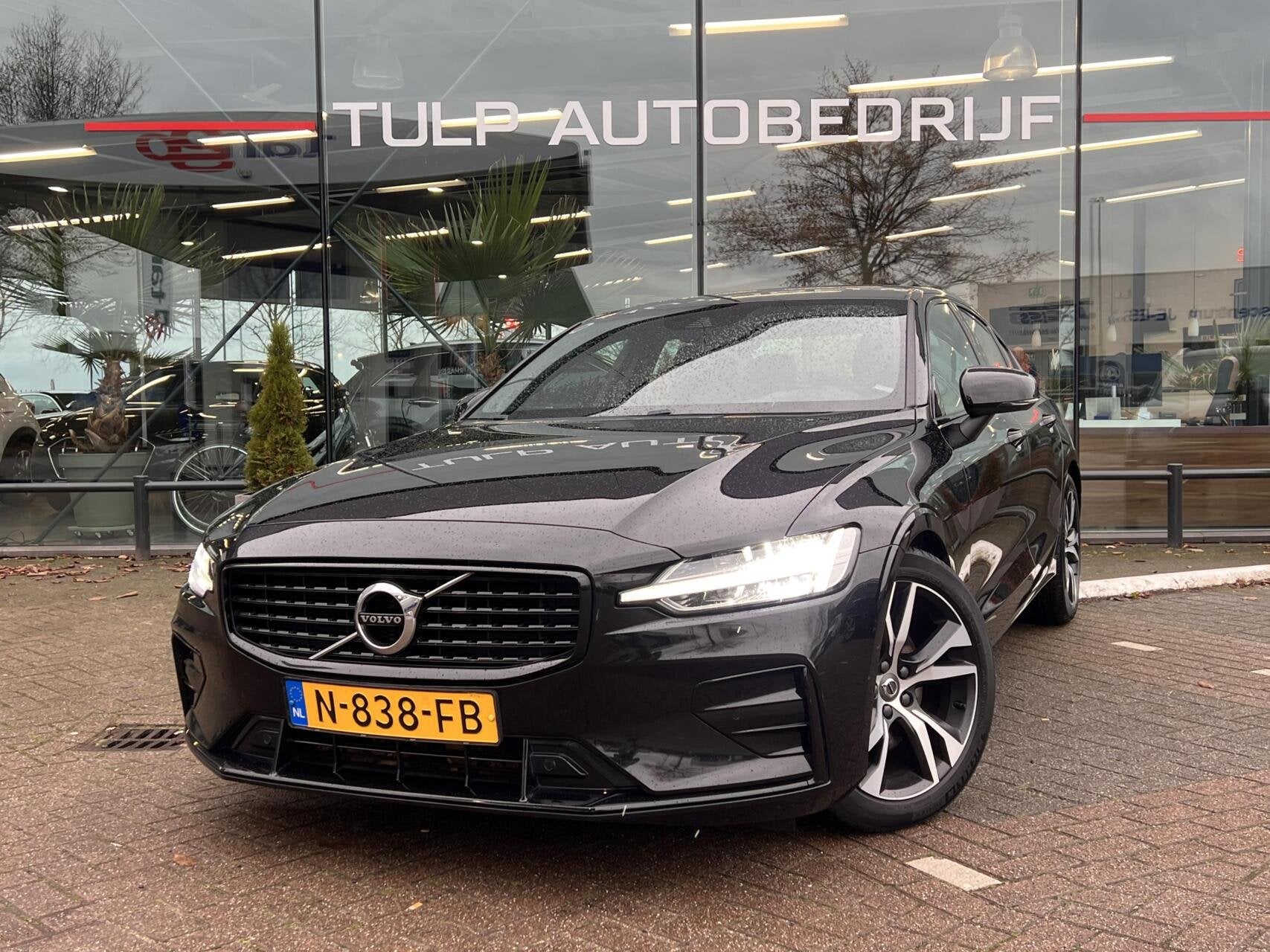 Volvo S60 2.0 B3 R-Design Clima Cruise Navi Leder Dealer LED, Auto's, Dealer onderhouden, 15 km/l, 4 cilinders, 1969 cc