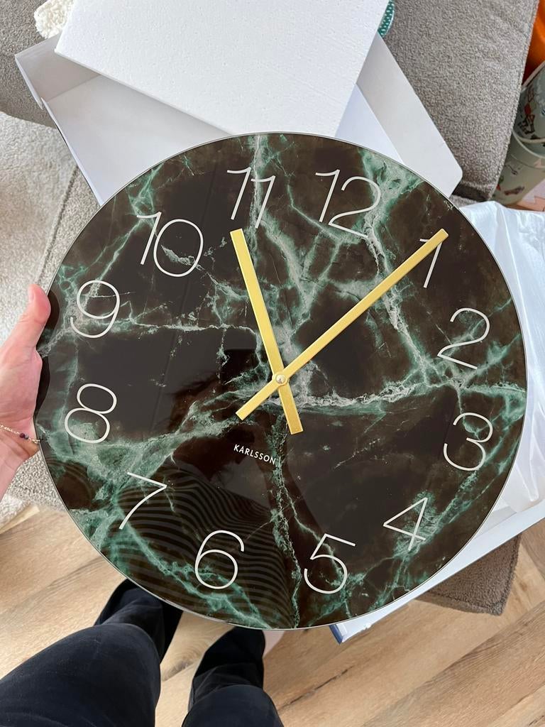 Karlsson wandklok gemarmerd glas, Huis en Inrichting, Woonaccessoires | Klokken, Ophalen of Verzenden, Zo goed als nieuw, Wandklok