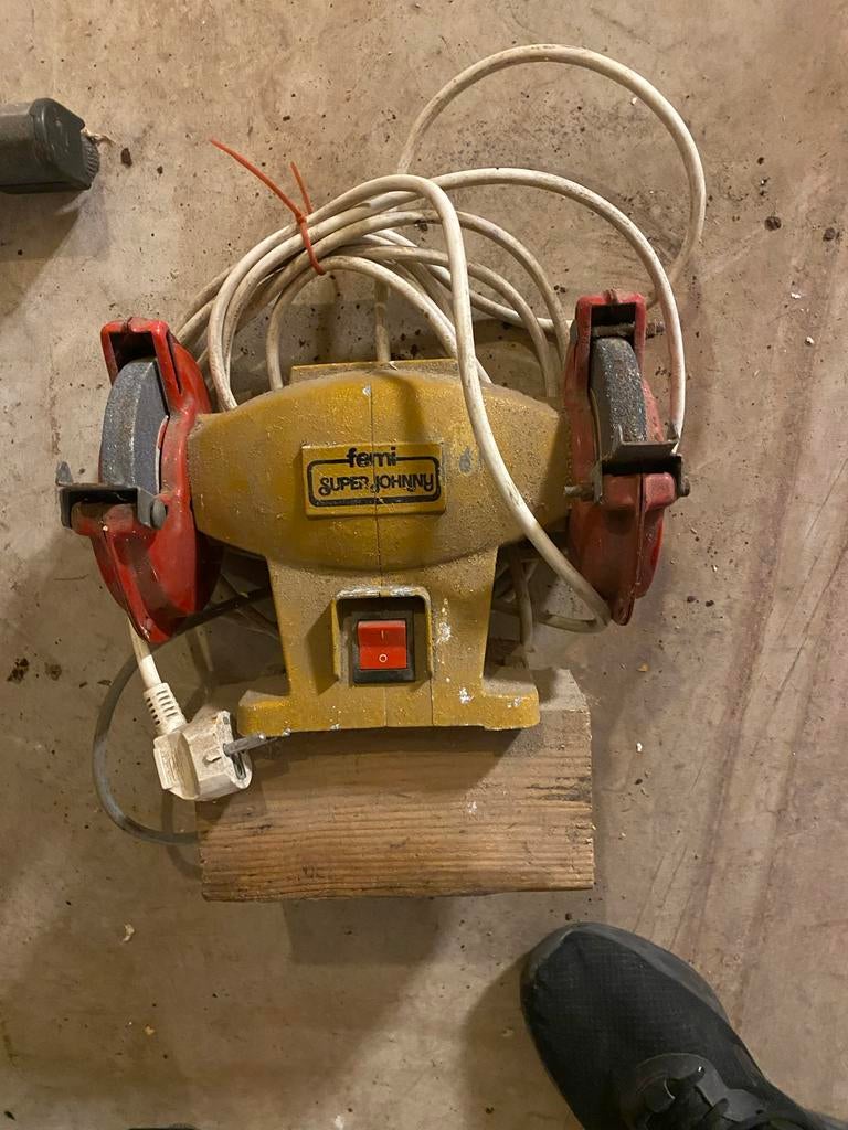 Femi Super Johnny werkbankslijpmachine, Doe-het-zelf en Verbouw, Ophalen, Gebruikt, Minder dan 700 watt, Werkbankslijpmachine