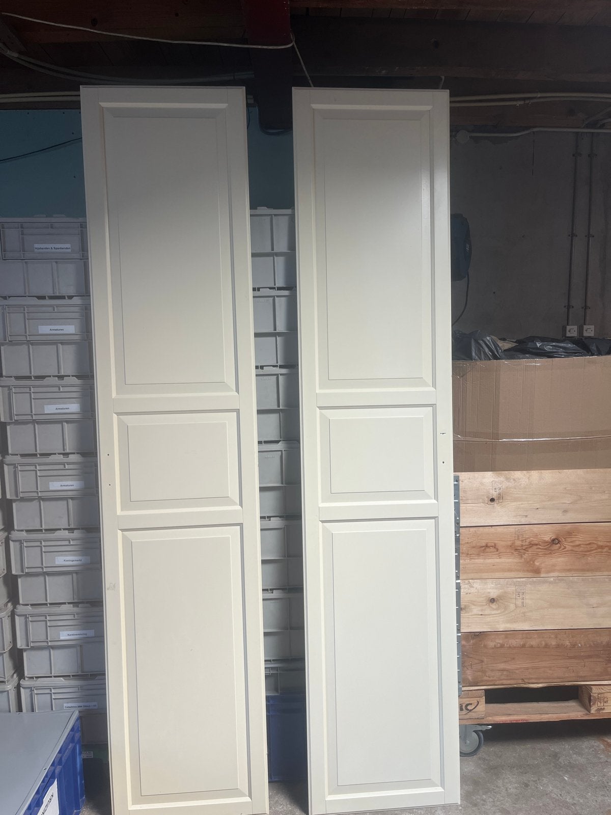Twee witte kastdeuren - tyssedal Ikea, Ophalen, 200 cm of meer, 50 tot 100 cm, Zo goed als nieuw