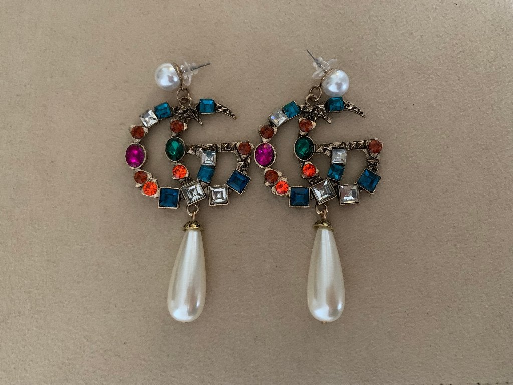 Grote gouden letter oorbellen GG parels en gekleurde stenen, Overige materialen, Hangers, Overige kleuren, Nieuw