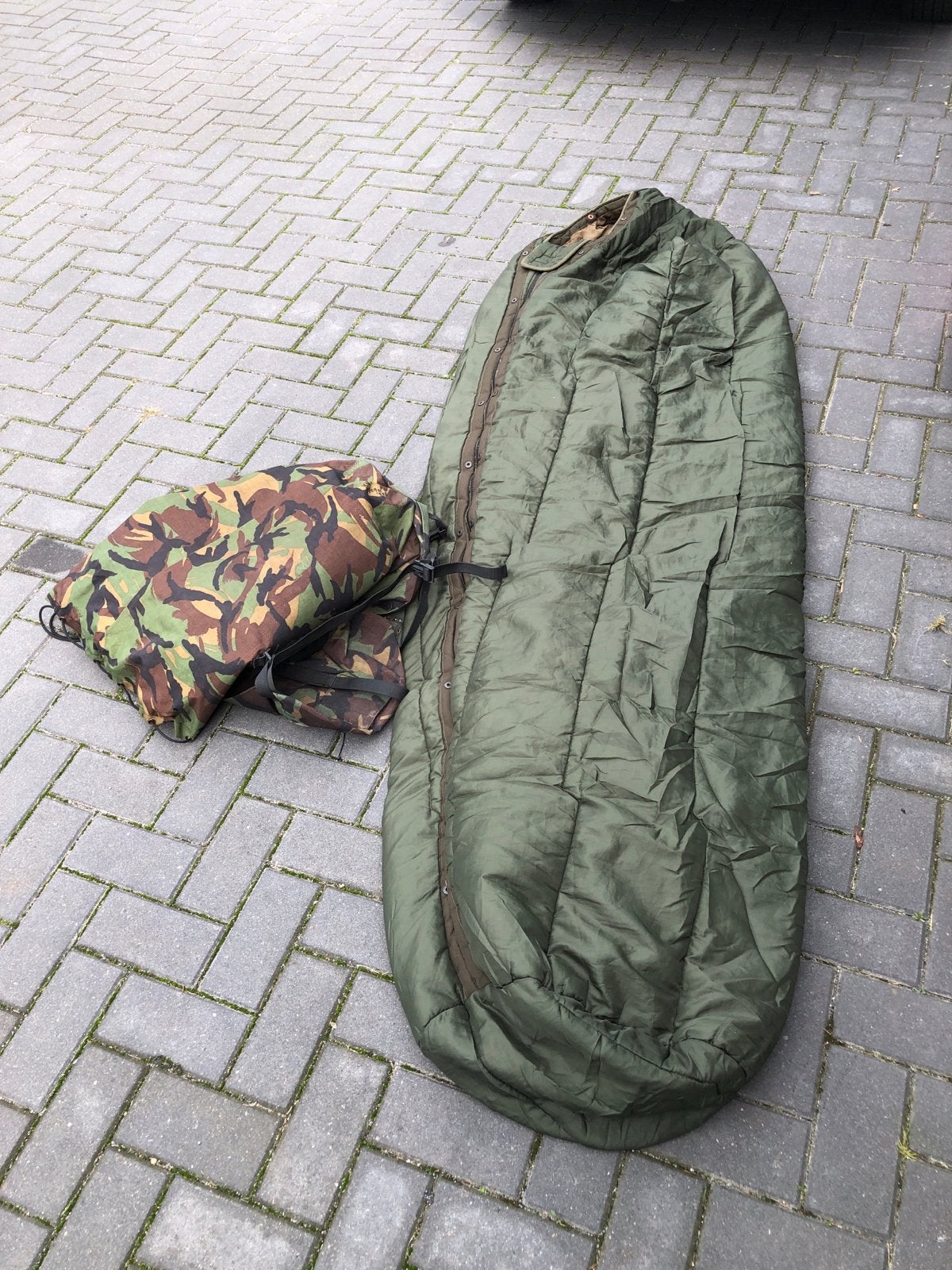 Leger slaapzak met camouflage hoes, Ophalen of Verzenden, Gebruikt