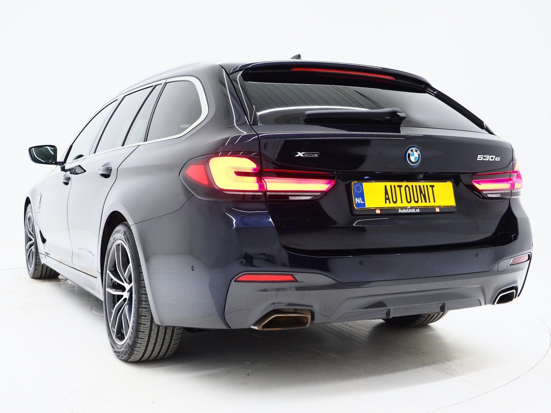 BMW 5 Serie Touring 530e xDrive M Sport | Panoramadak | Harm, 1998 cc, 1935 kg, Gebruikt, Zwart