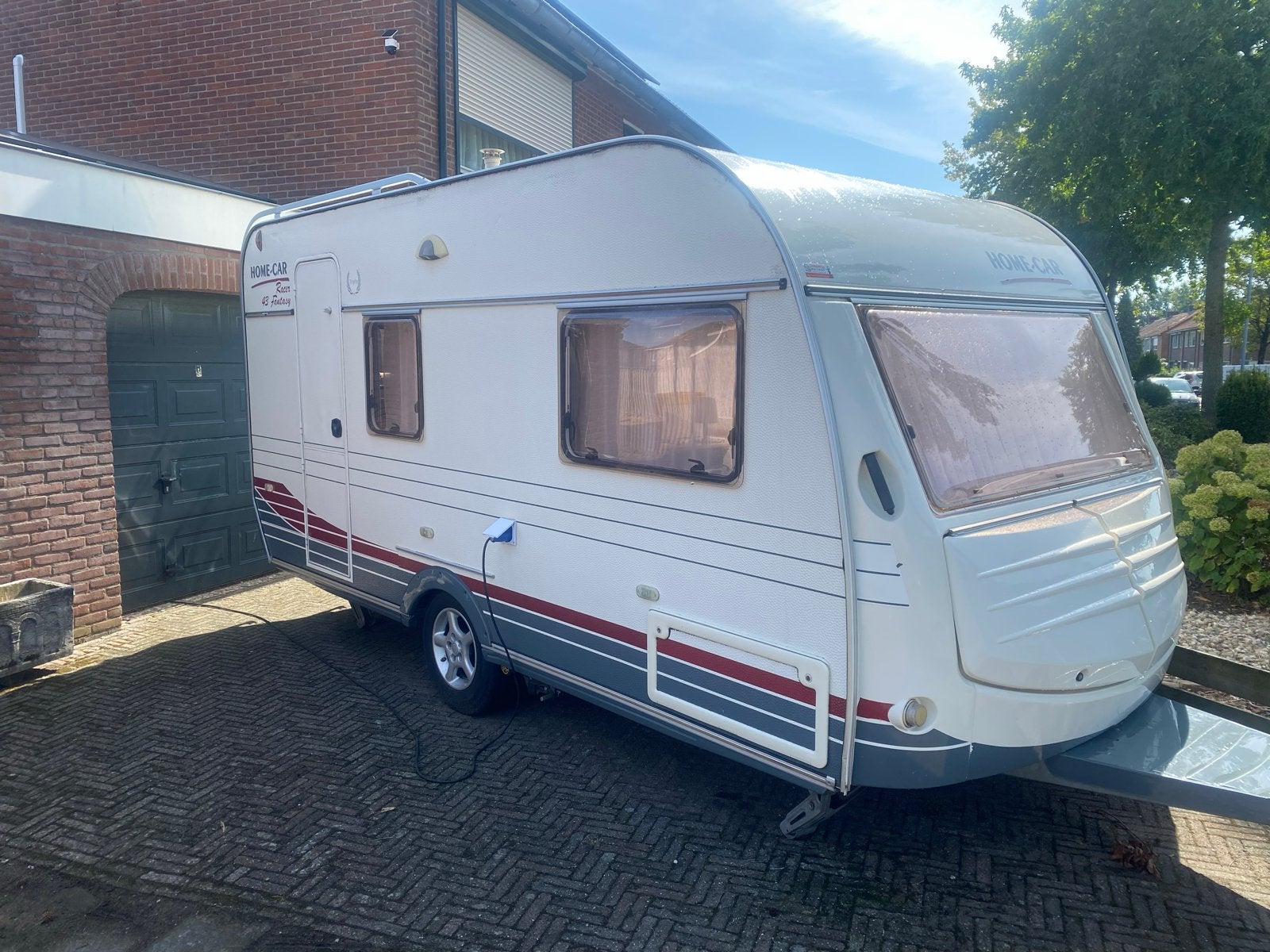 Home-Car Racer 43 Fantasy - Compacte en complete caravan, Home-car, Vast bed, Treinzit, Tot en met 3