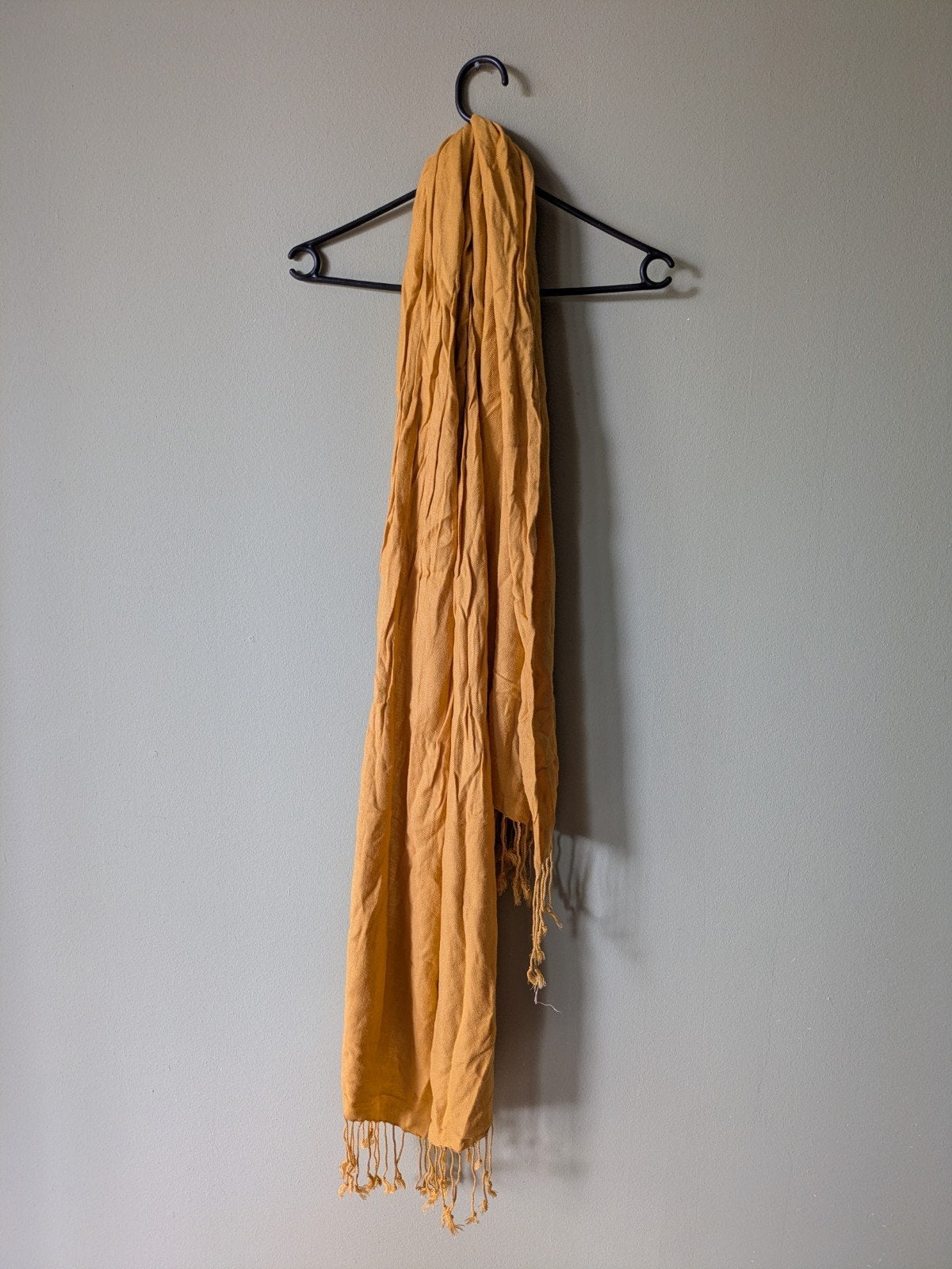 Leuke gele sjaal (2), Ophalen of Verzenden, Zo goed als nieuw, Maat 46/48 (XL) of groter, Sjaal