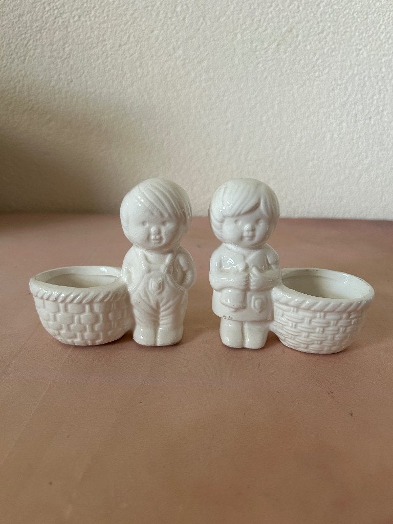 Vintage wit porseleinen eierdopjes beeldjes set van 2, Antiek en Kunst, Ophalen of Verzenden