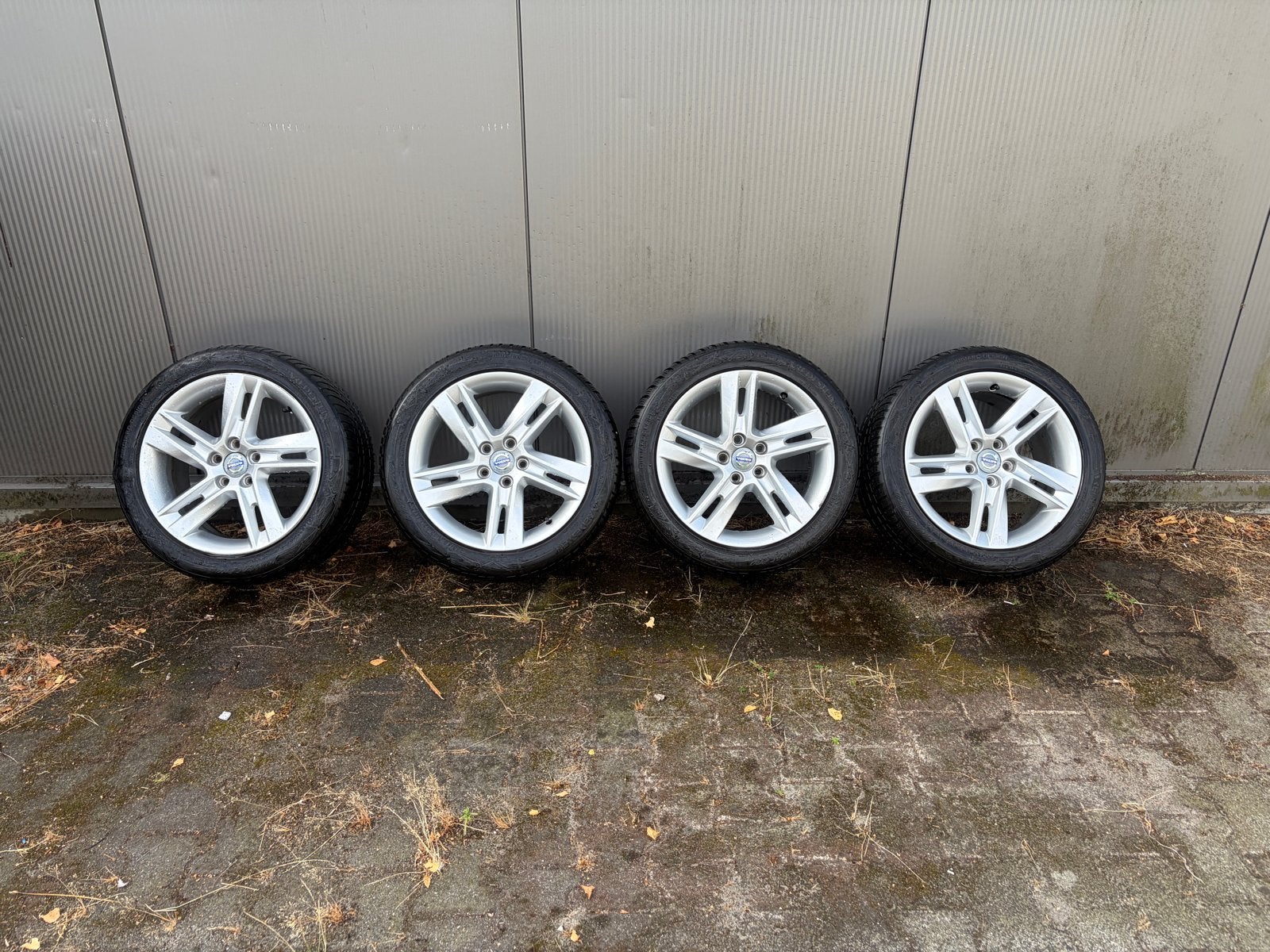 Volvo 235/45 R17 banden met velgen, Ophalen, Gebruikt, Banden en Velgen, 17 inch