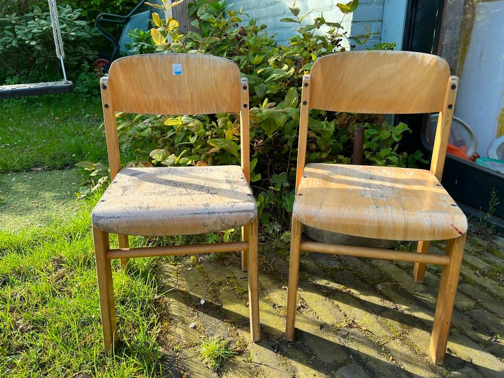 Twee vintage stoeltjes uit een kleuterschool, Kinderen en Baby's, Kinderkamer | Tafels en Stoelen, Ophalen, Gebruikt, Stoel(en)
