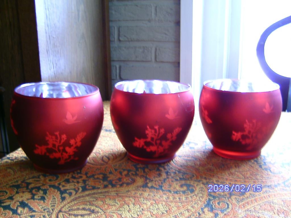 drie rode rood waxinelichthouders van glas vogels + bloemen, Huis en Inrichting, Woonaccessoires | Kandelaars en Kaarsen, Overige materialen