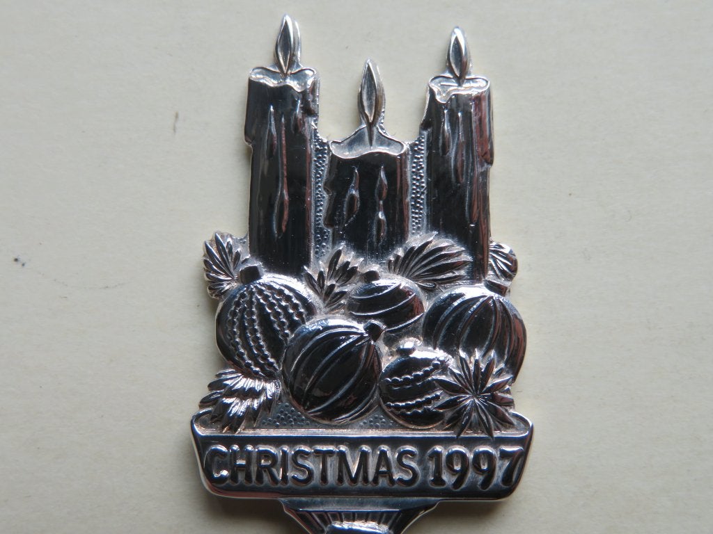 Verzilverd lepeltje Christmas 1997 kaarsen en kerstballen, Antiek en Kunst, Verzenden