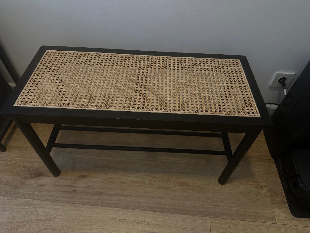 Zwart bankje met rotan zitting, Ophalen of Verzenden