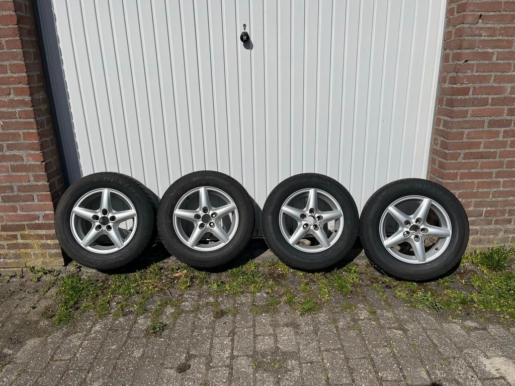 16 inch Lichtmetalen velgen met banden, Ophalen of Verzenden, Gebruikt