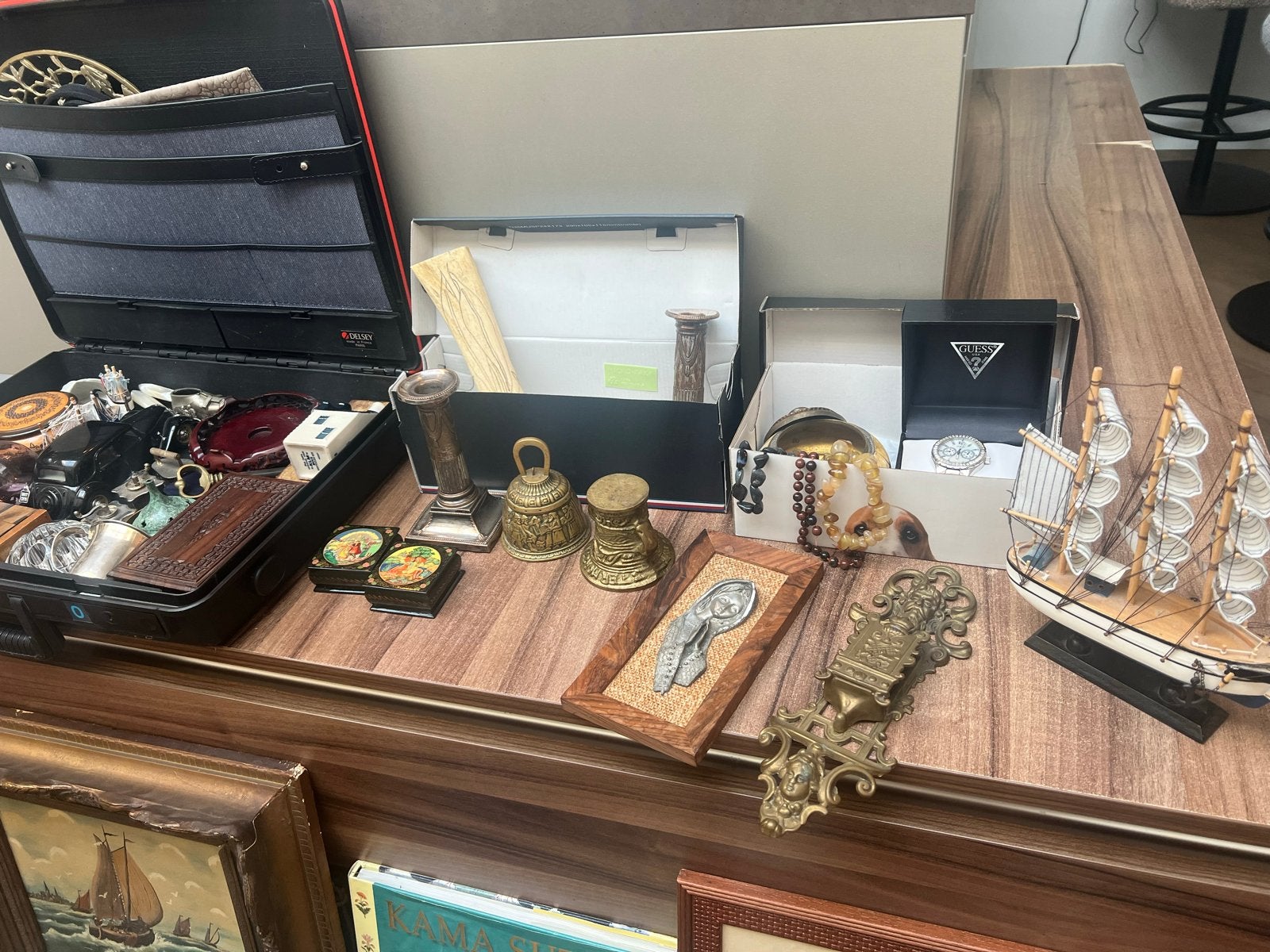 Diverse verzameling van antieke en decoratieve items, Ophalen of Verzenden