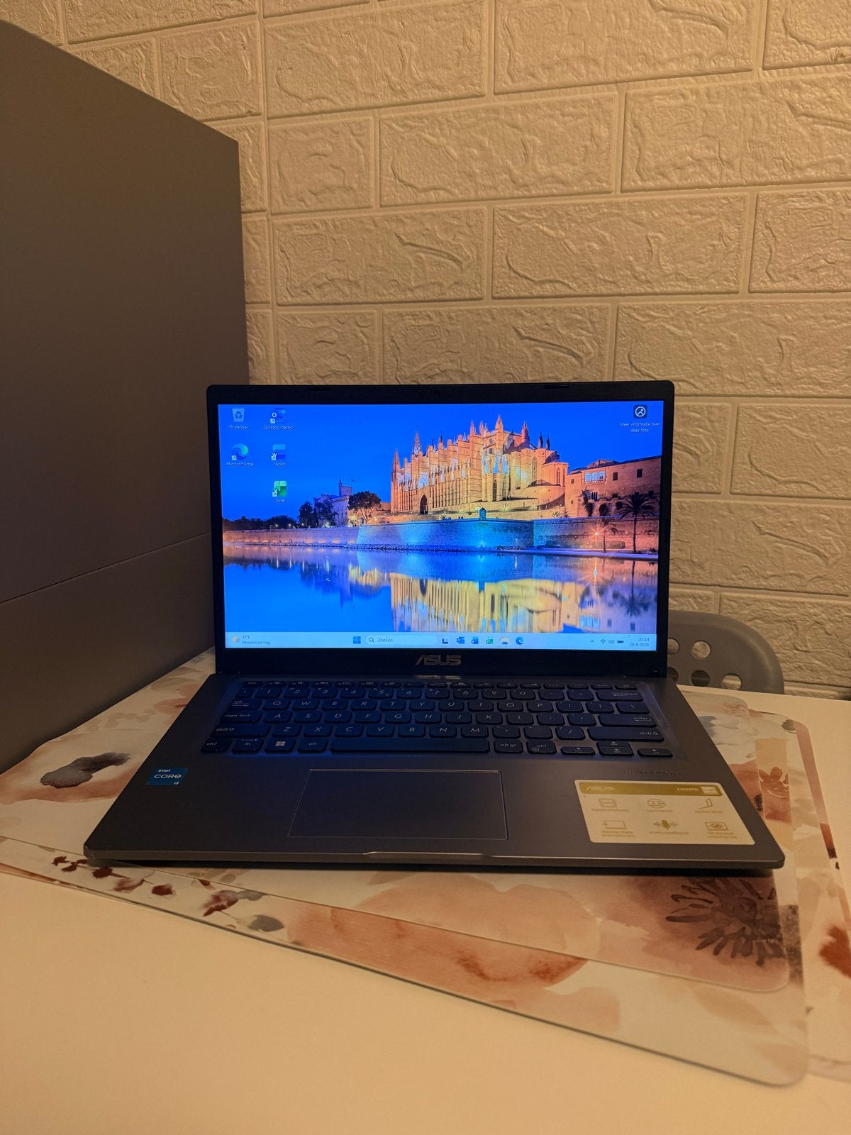 Asus 14 inch laptop - 8GB RAM, 256GB SSD + Office 2024, Computers en Software, Windows Laptops, Gebruikt, Met videokaart, Qwerty