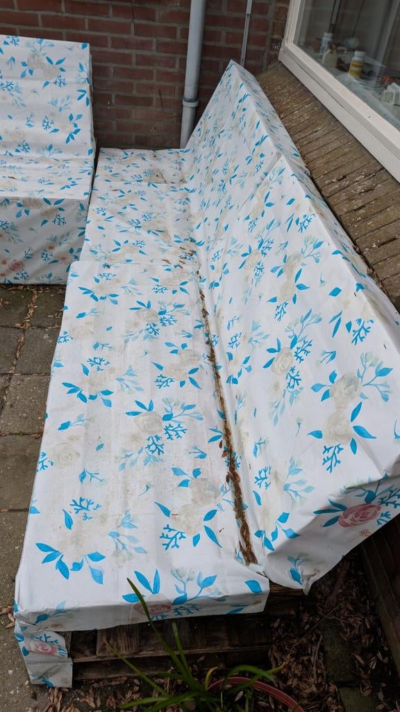 Twee pallet bankjes gratis op te halen, Huis en Inrichting, Banken | Sofa's en Chaises Longues, Ophalen, Gebruikt, Minder dan 75 cm