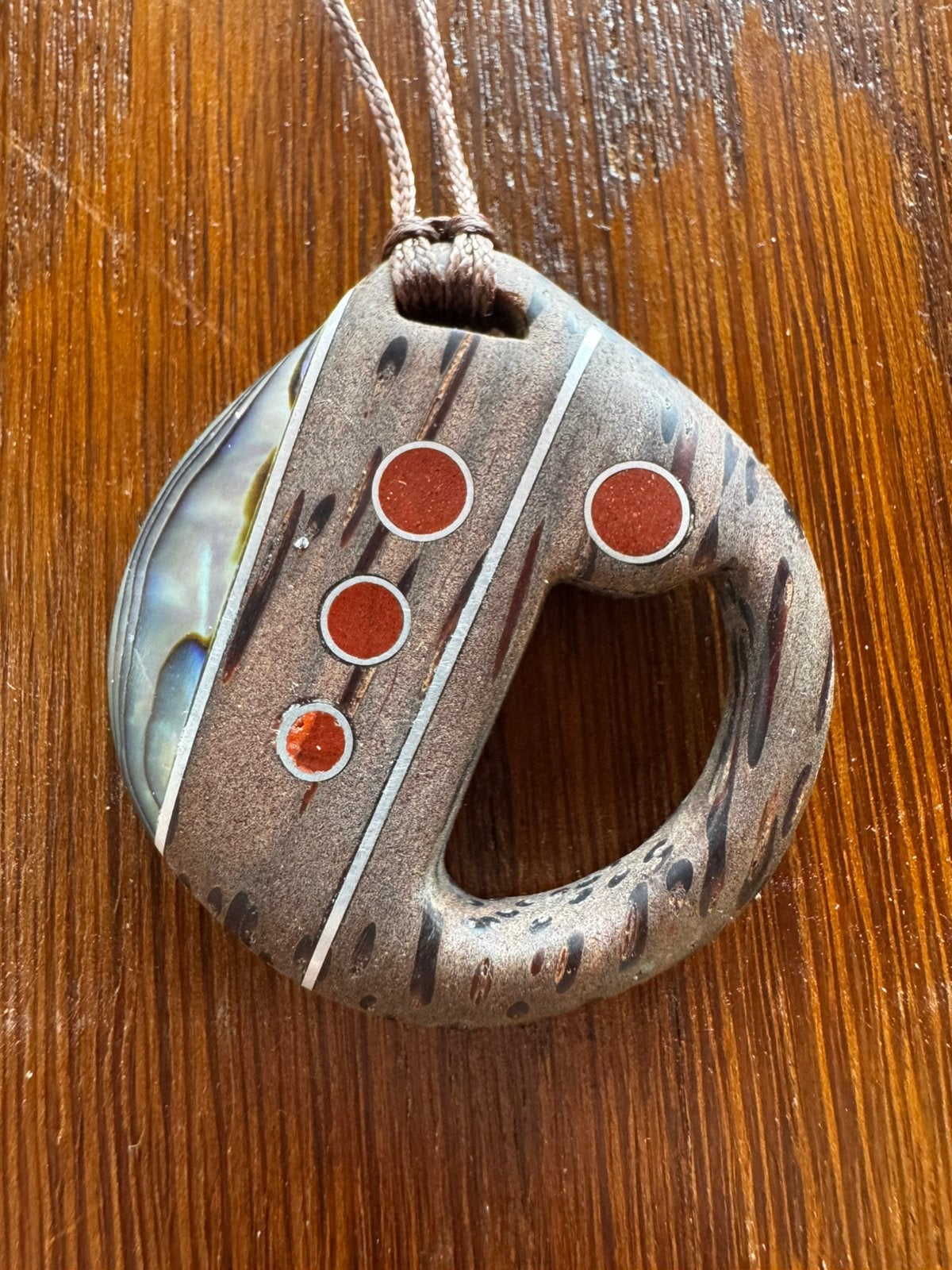 Nieuw zeeland tiki hanger inlays bot handgemaakt, Ophalen of Verzenden, Zo goed als nieuw, Steen of Mineraal