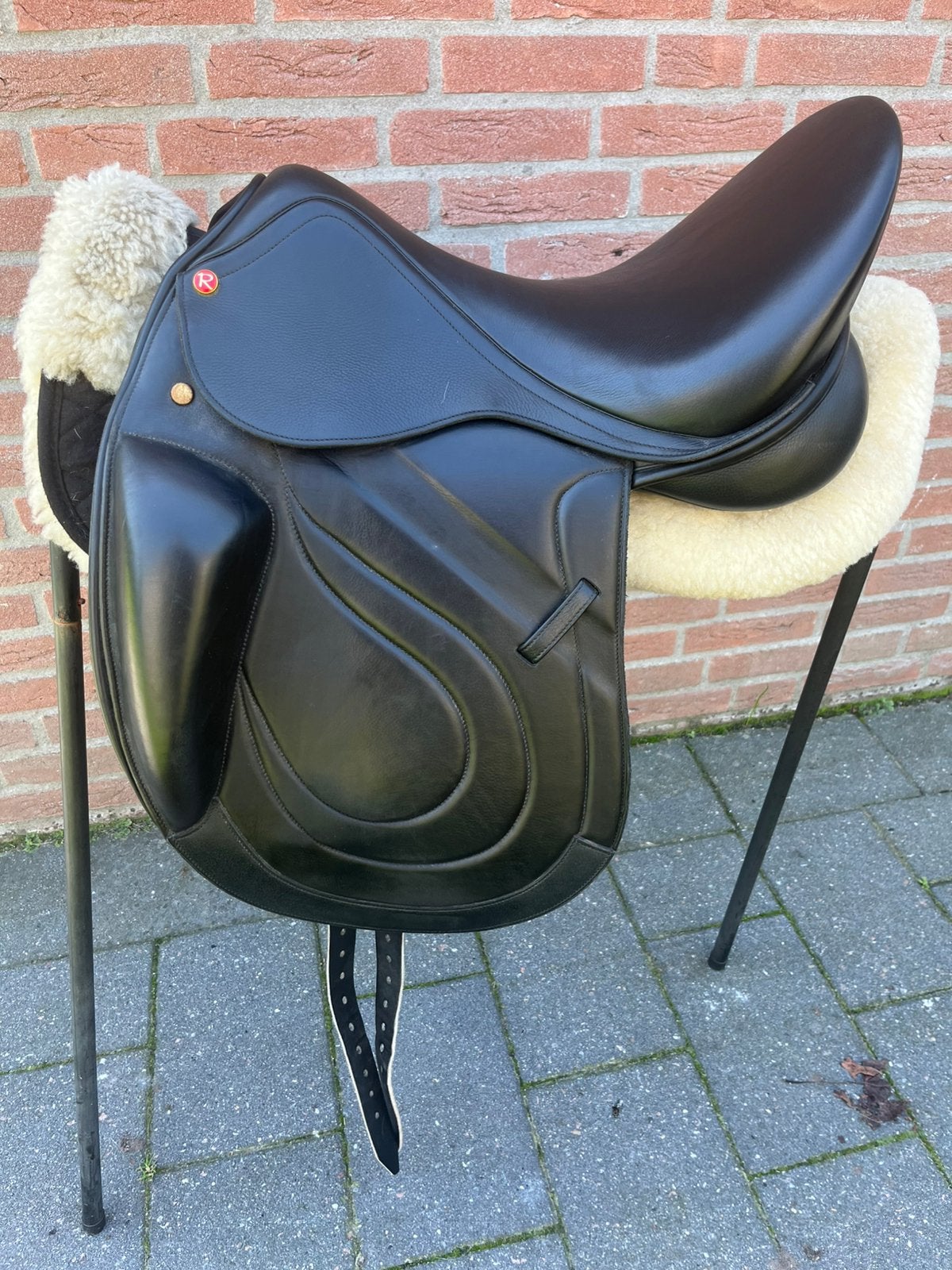 Rossner Toronto 17,5 inch dressuurzadel, Dieren en Toebehoren, L (17.5 inch), Dressuur, ., Kniewrongen