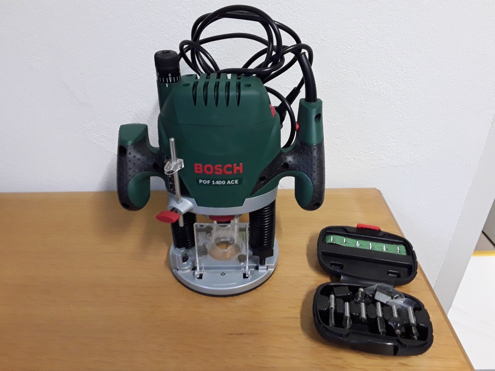 Bosch pof 1400 ace bovenfrees, Doe-het-zelf en Verbouw, Gereedschap | Freesmachines, Ophalen, Zo goed als nieuw, Elektrisch, Bovenfrees