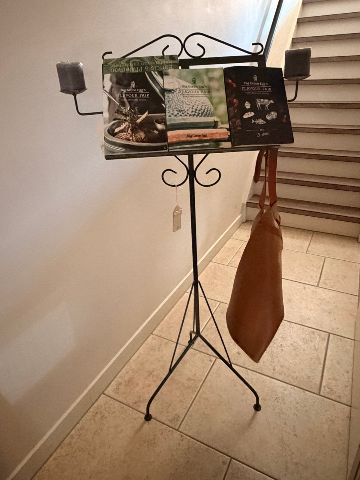 Decoratieve boekenstandaard, Ophalen