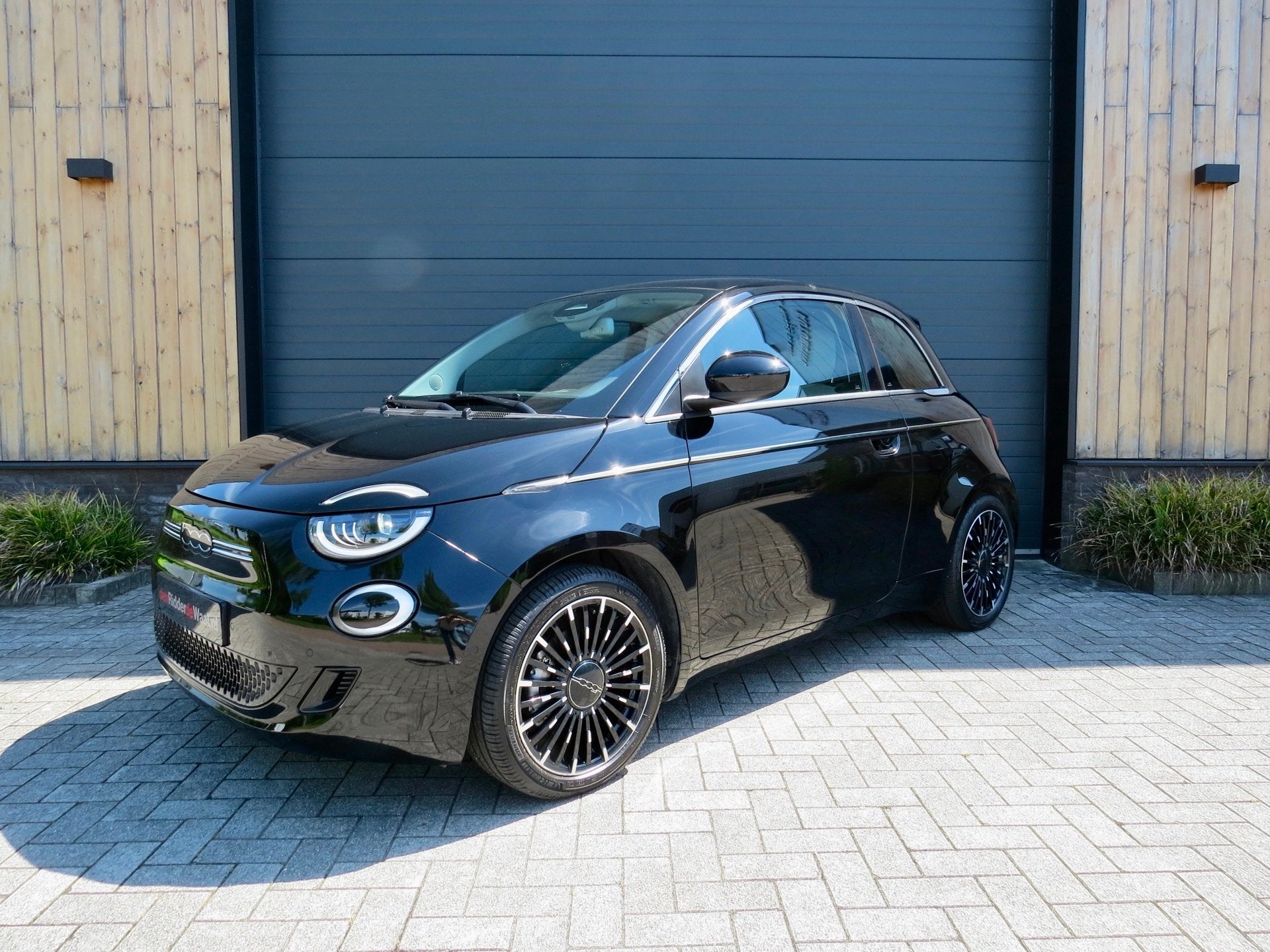 Fiat 500e 3+1 La Prima By Bocelli 42 kWh *Pano *Carplay *Jbl, Auto's, Dealer onderhouden, Gebruikt, 118 pk, 4 stoelen