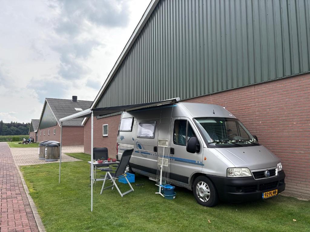 ADRIA TWIN 2.3 JTD 2004 - AIRCO / COMPLETE HISTORIE, 2286 cc, Stof, 2000 kg, 4 stoelen