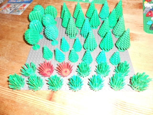 44 STUKS LEGO GROENE BOMEN EN STRUIKEN., Overige thema's, Lego, Overige typen, Ophalen of Verzenden