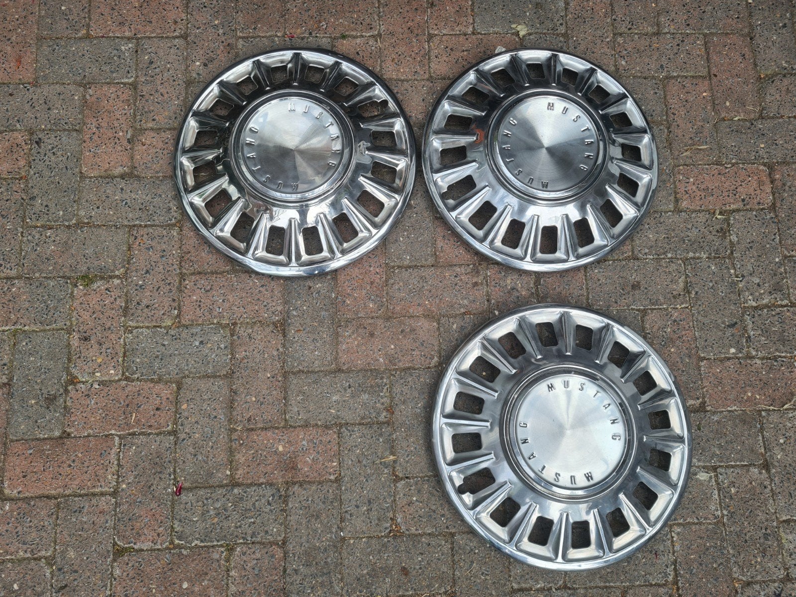 Ford Mustang wieldoppen 1968 (set van 3), Auto diversen, Ophalen of Verzenden, Gebruikt