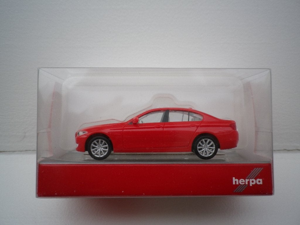 Herpa BMW 5 serie sedan rood. Nieuw. 1/87 schaalmodel., Ophalen of Verzenden, Nieuw, Auto, Herpa