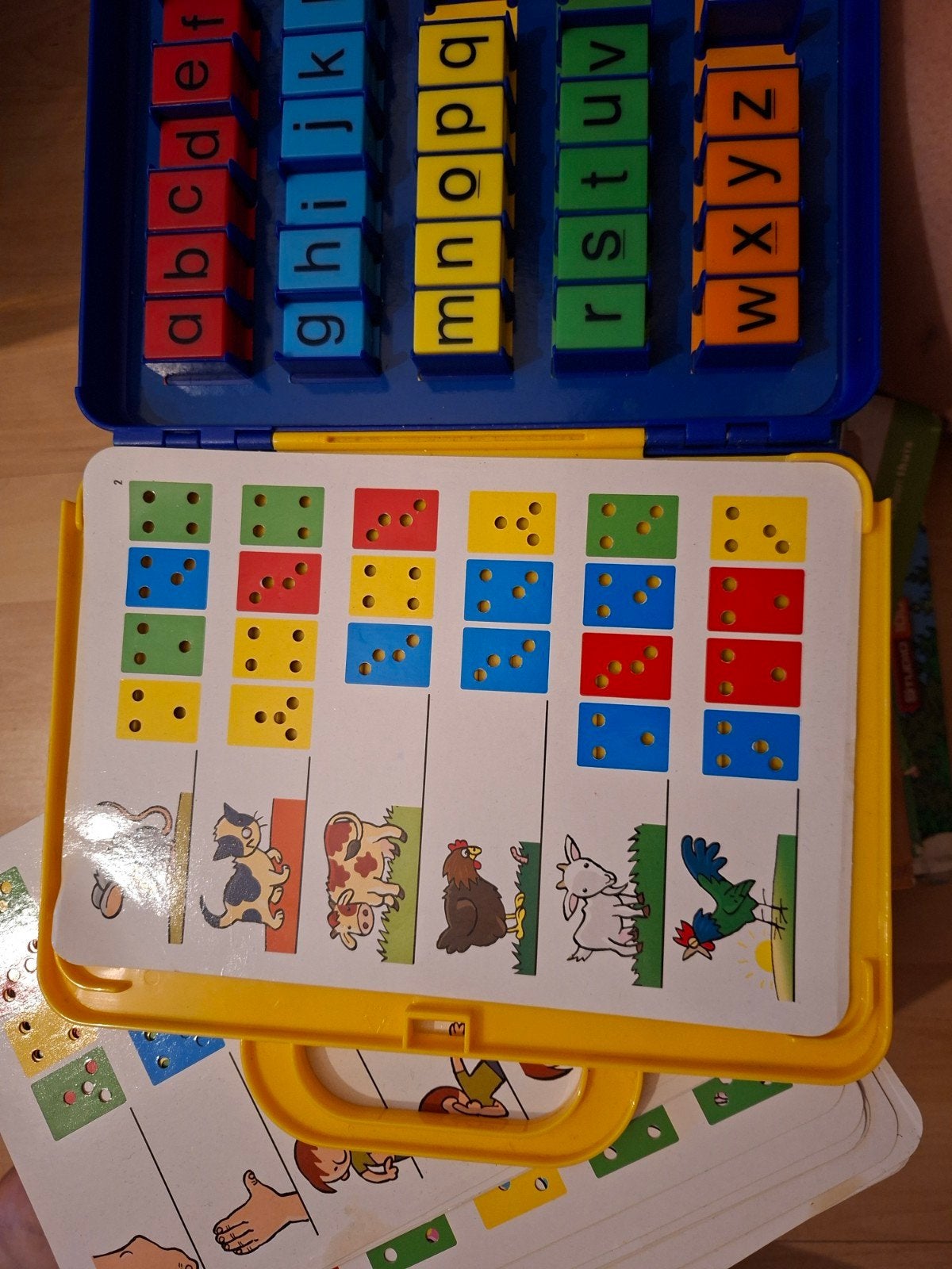 Koffer met leerkaarten om woorden te leren, Ophalen, Taal en Lezen
