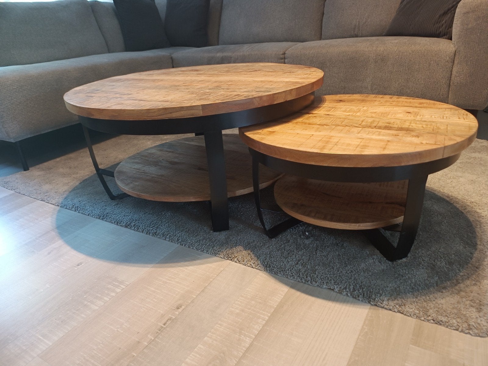 Set van 2 ronde salontafels van mangohout en metaal, 50 tot 100 cm, Rond, Industrieel, Modern, 50 tot 100 cm