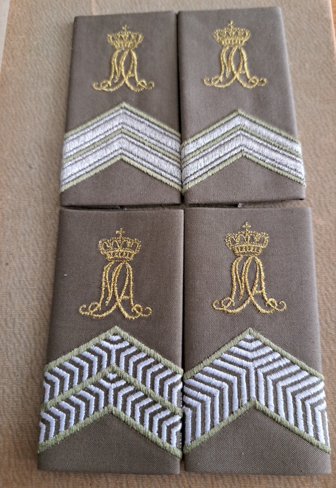 Set Rang emblemen Regenjas KMA, Ophalen of Verzenden, Landmacht, Nederland, Embleem of Badge