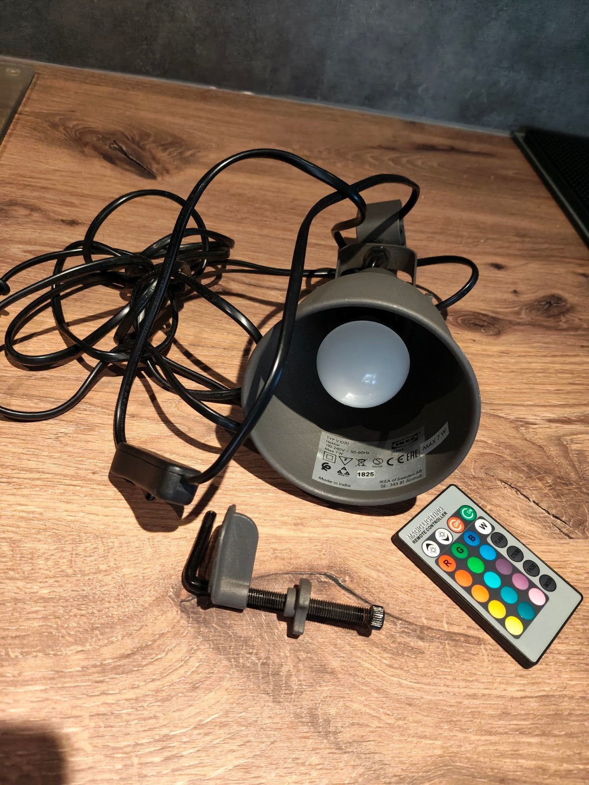 IKEA LED Klemlamp met Afstandsbediening - Kleur aanpasbaar, Metaal, Grijs, E14 (klein), Zo goed als nieuw