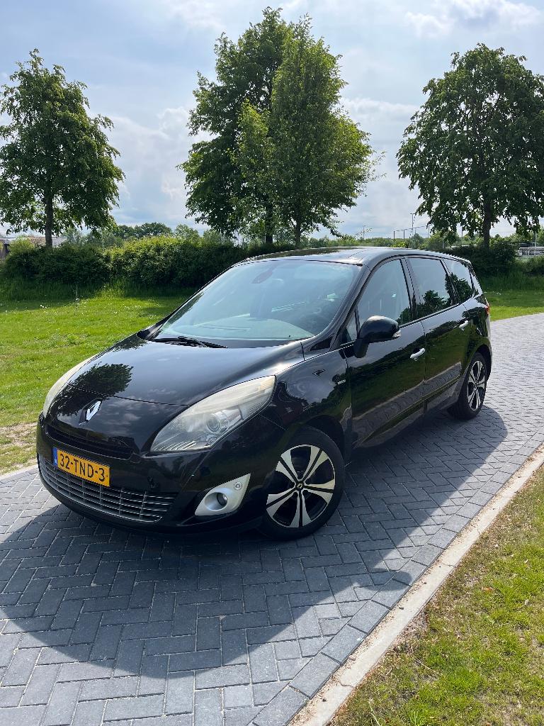 Renault Grand Scenic BOSE 1.9 DCI 96KW 7P 2012 Zwart, Auto's, Voorwielaandrijving, Lichtsensor, Zwart, 4 cilinders