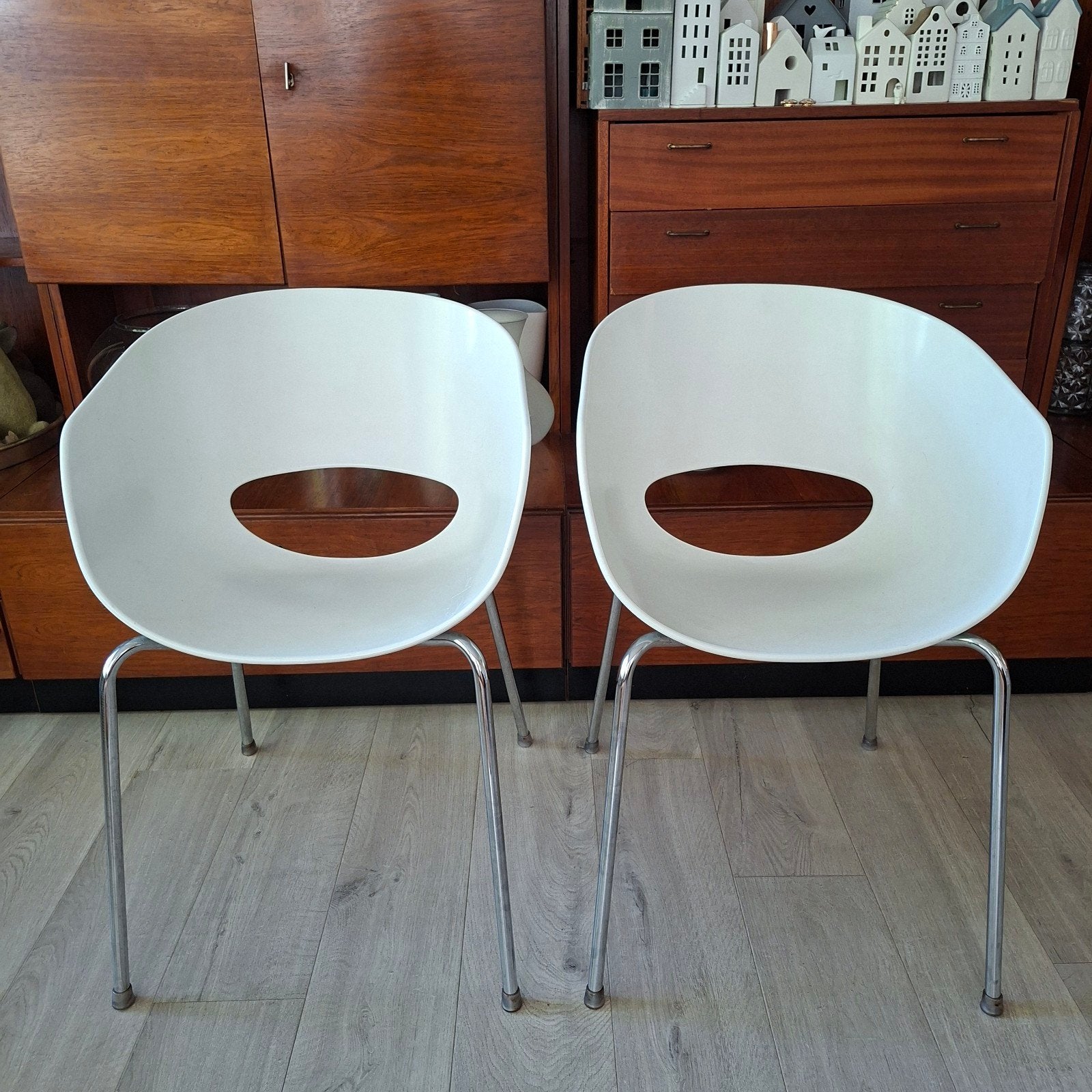 Twee witte Orbit Large stoelen van Sintec, Huis en Inrichting, Ophalen, Wit, Twee