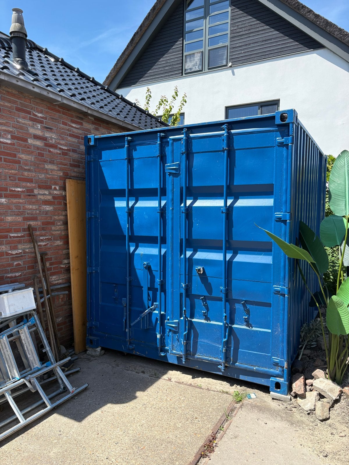 10 ft container met werkbank en stellingen, Ophalen