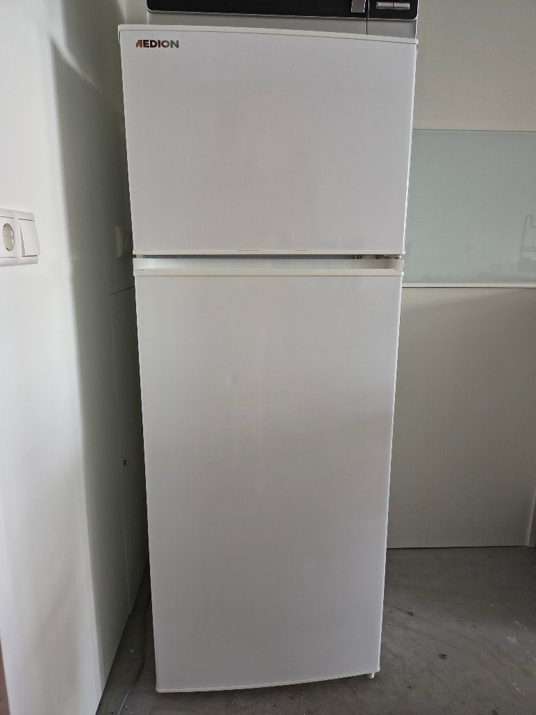 Medion MD37093 koelvriescombinatie – 55 cm breed, Ophalen, Gebruikt, 200 liter of meer, Met aparte vriezer