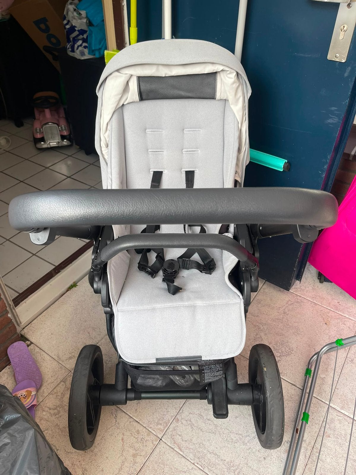 Mutsy nio kinderwagen + reiswieg, Ophalen, Zo goed als nieuw, Mutsy