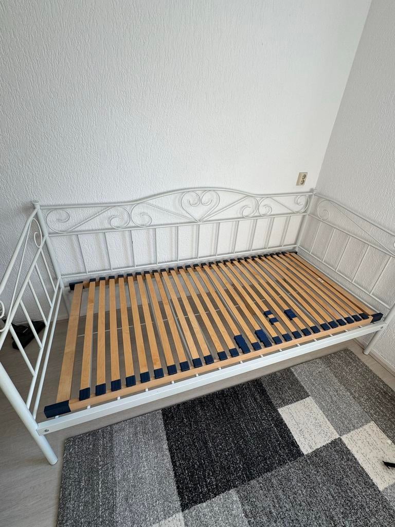 Wit metalen bedframe met lattenbodem, 90 cm, Eenpersoons, Wit, Ophalen of Verzenden