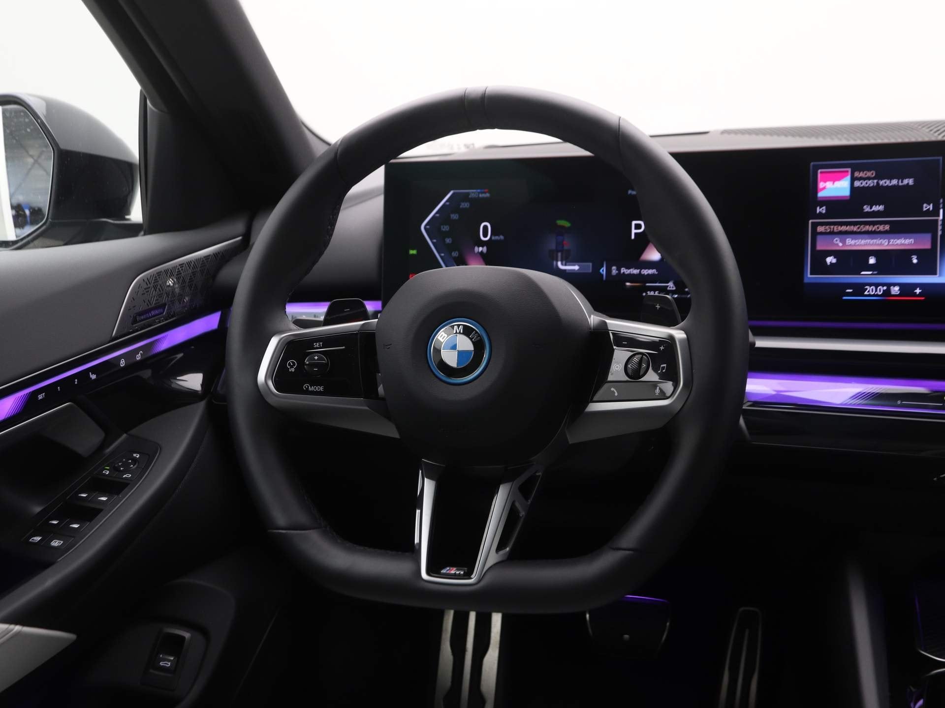 BMW 5 Serie Sedan 550e xDrive M Sport Pro SoH 100%, Auto's, Automaat, Gebruikt, Euro 6, 138 €/maand