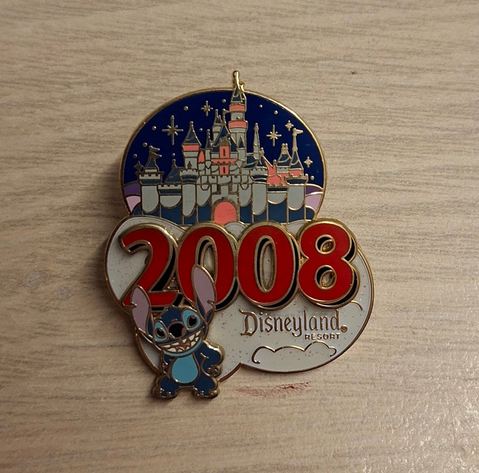 Stitch 2008 pin - Disneyland Resort, Verzamelen, Speldjes, Pins en Buttons, Ophalen of Verzenden, Zo goed als nieuw, Speldje of Pin