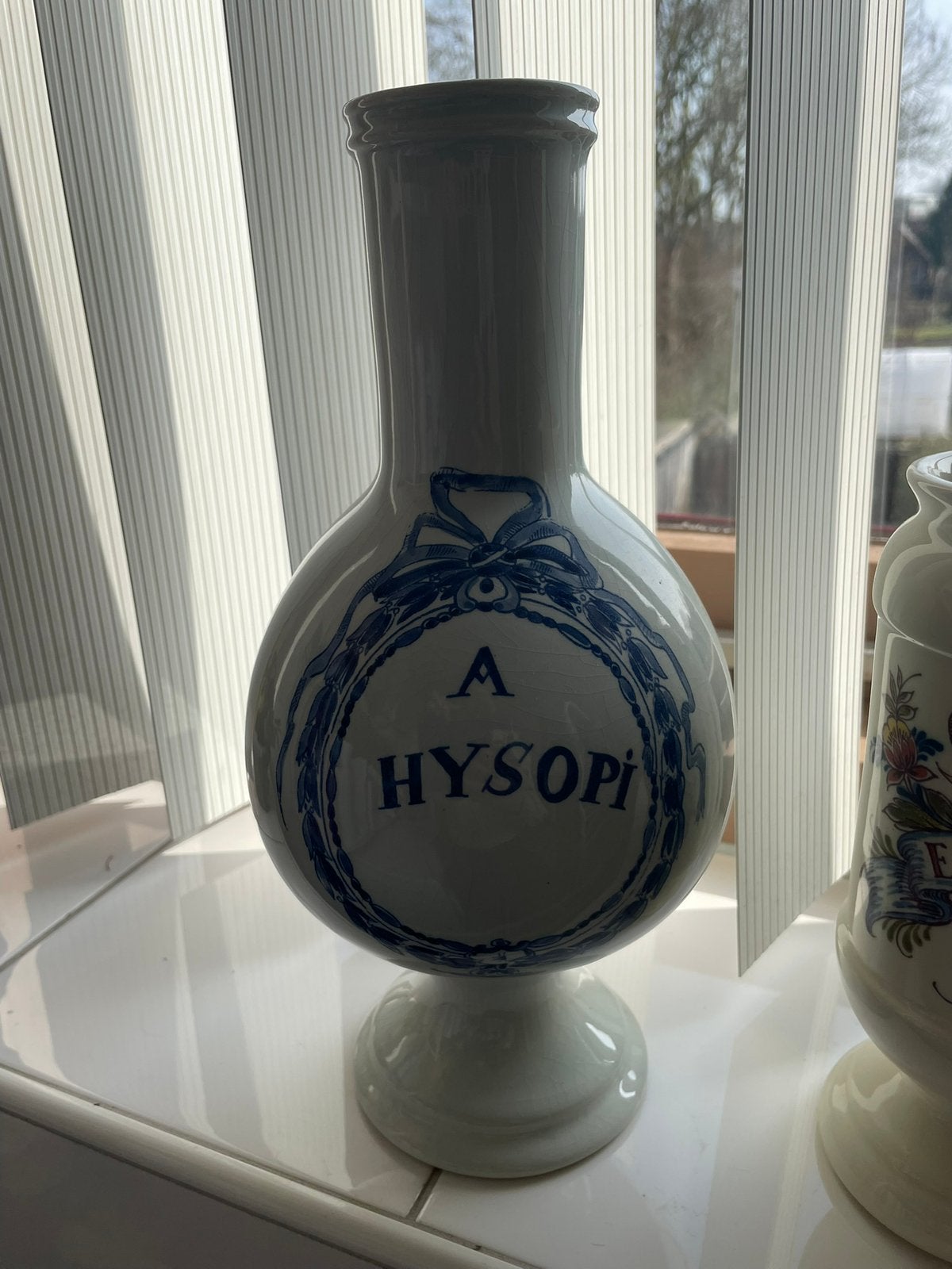 Handgeschilderd Delfts blauwe Apothekerspot A HYSOPI, Gebruikt, Blauw, Aardewerk of Porselein, Ophalen of Verzenden