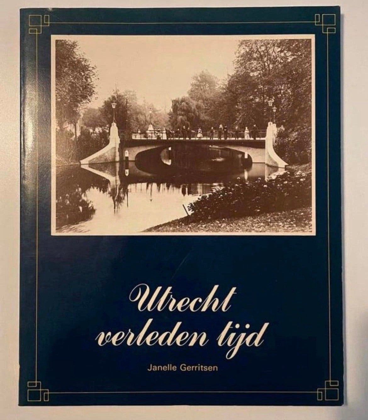 Utrecht verleden tijd - Fotoboek Janelle Gerritsen, Ophalen of Verzenden, Zo goed als nieuw