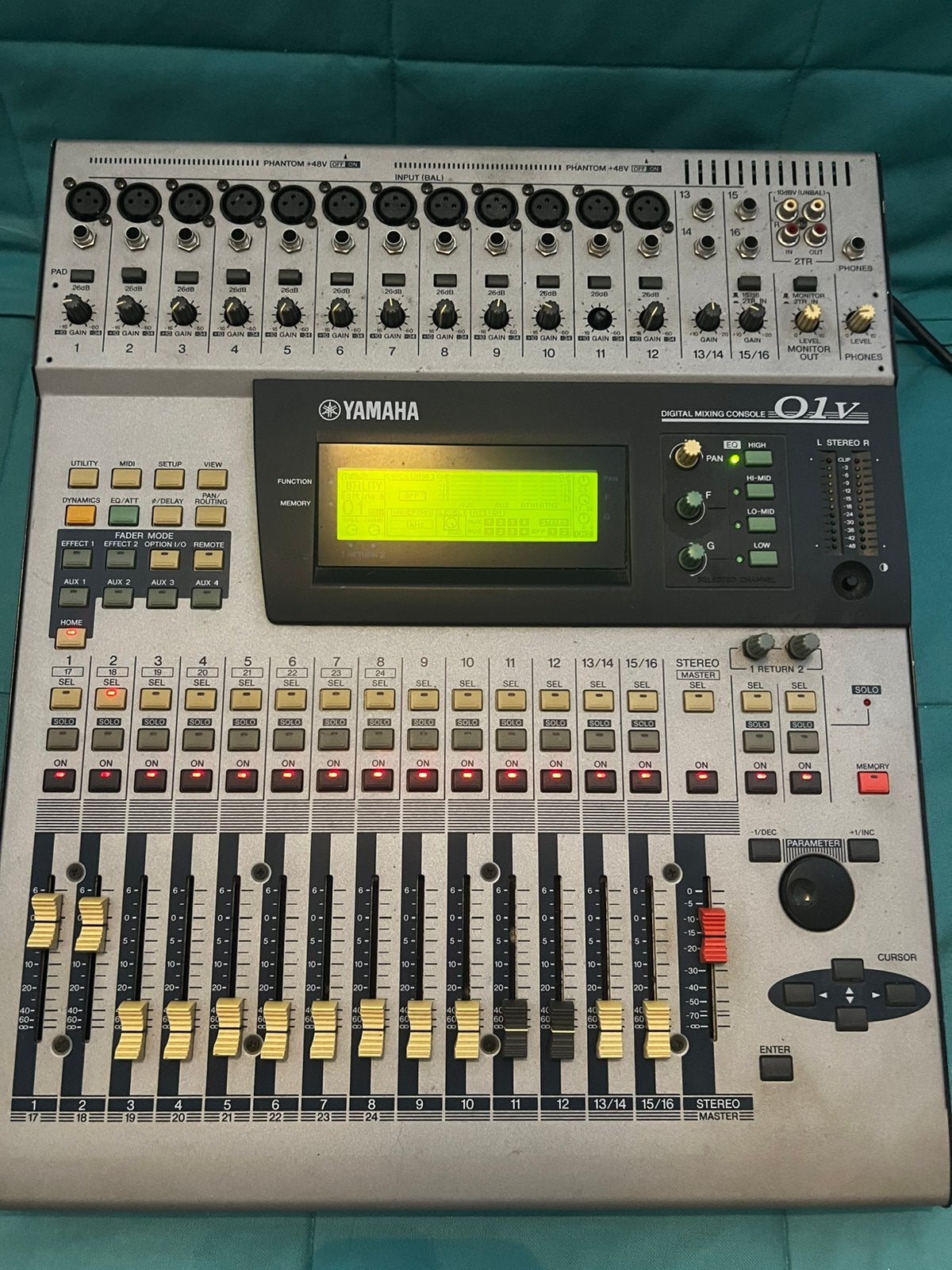 Yamaha O1V Digitale Mengtafel - Professionele Mixer, Ophalen of Verzenden, Gebruikt, 10 tot 20 kanalen, Microfooningang