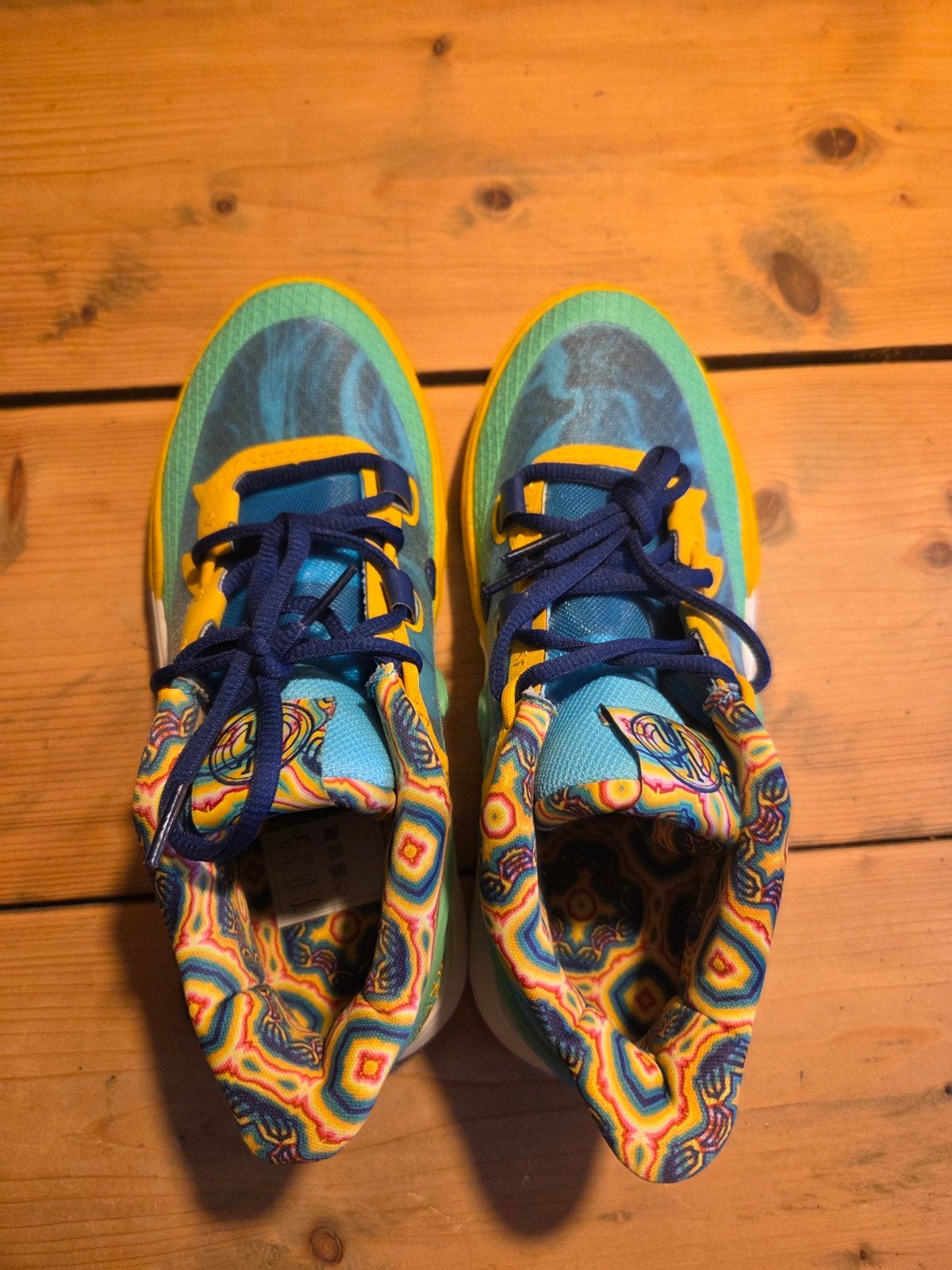 Nike Kyrie 8 Go SE (GS) - Baltic Blue/Multi-Color, Blauw, Nike, Nieuw, Ophalen of Verzenden