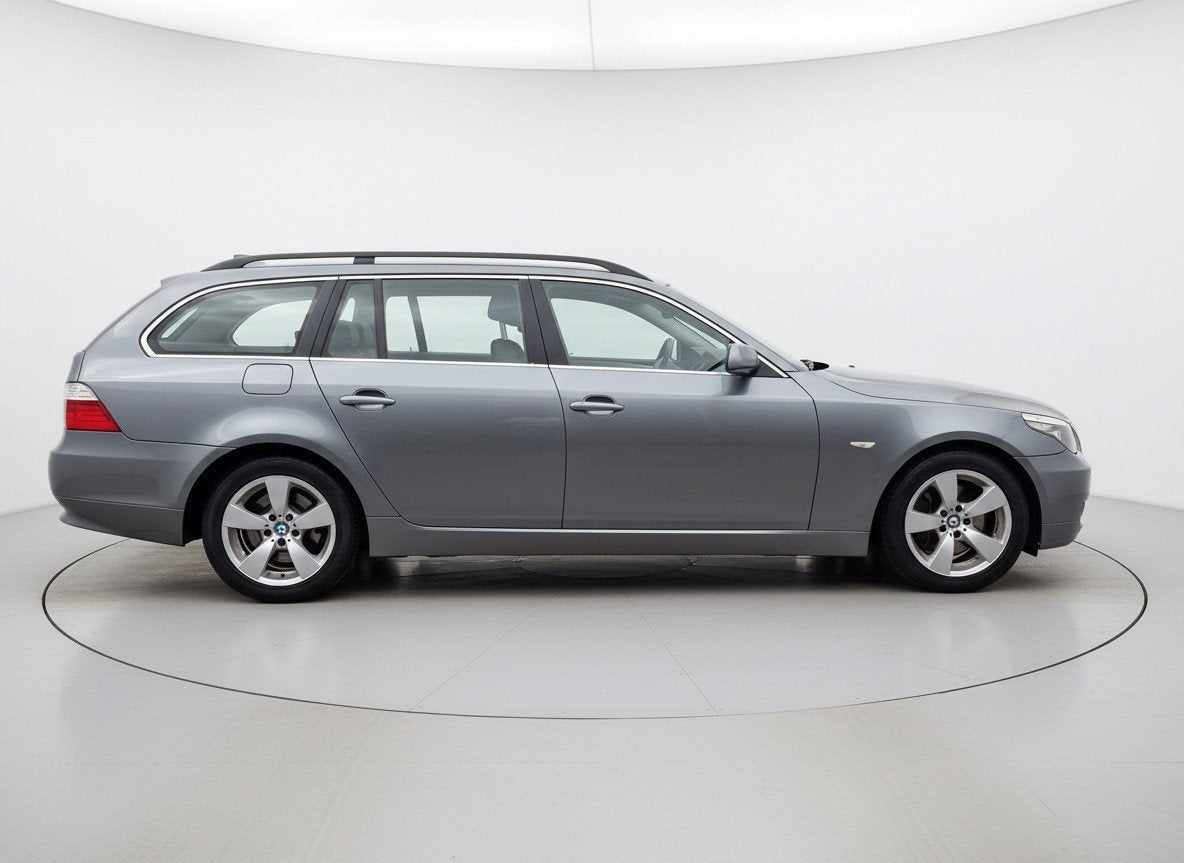 BMW 5-serie Touring 525i Executive|Parkeersensoren voor en a, Auto's, BMW, Achterwielaandrijving, Gebruikt, 2000 kg, 2996 cc
