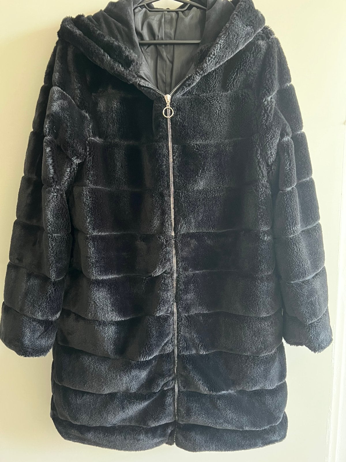 Midseason fluffy coat, Ophalen of Verzenden, Zo goed als nieuw, Maat 38/40 (M), Zwart