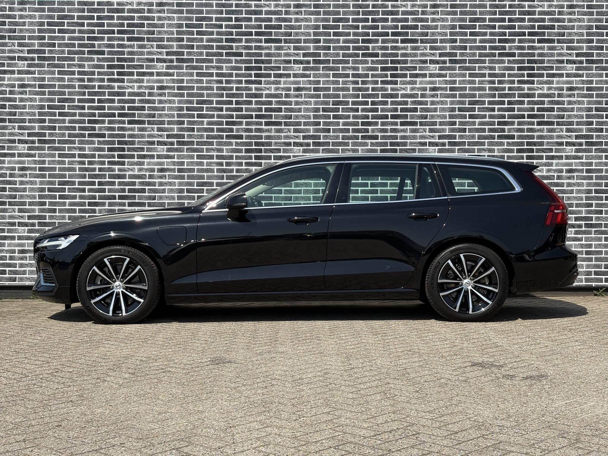 Volvo V60 2.0 T6 Plug-in hybrid AWD Essential Bright | Long, Gebruikt, Euro 6, 4 cilinders, 180 min