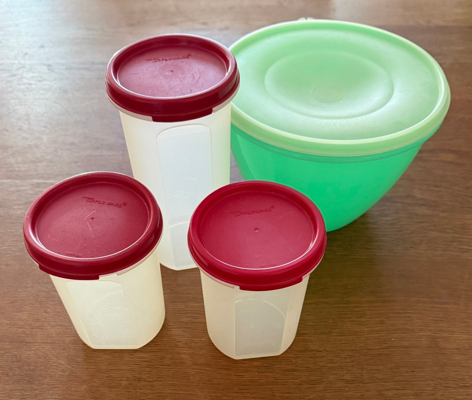 Tupperware saladekom en 3 voorraadpotjes “ruimtebespaarders”, Ophalen of Verzenden, Gebruikt, Rood, Bak of Kom